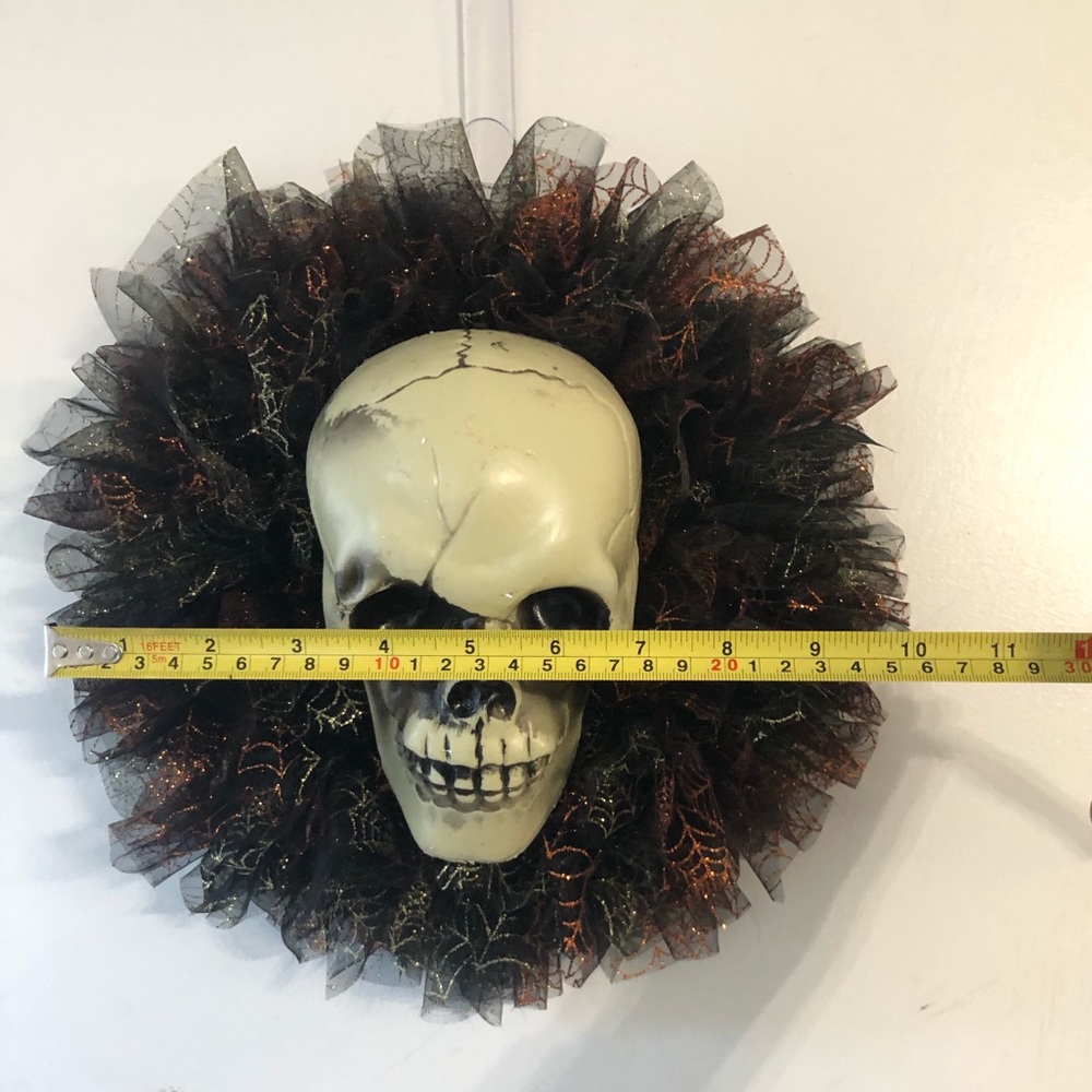 Hand crafted skull tulle mini Halloween wreath - Picture 3 of 4